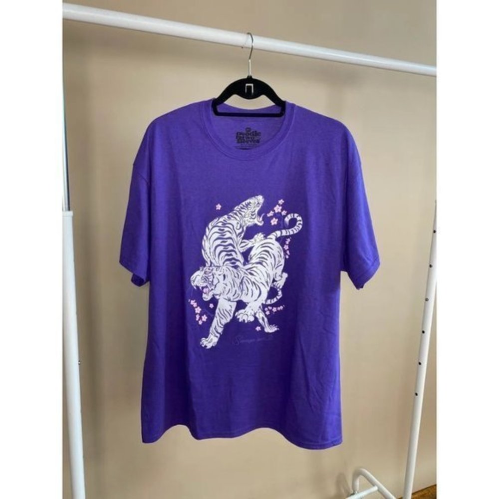 Goodie Two Sleeves Women's Savage Love Oversized Tiger T-Shirt- size M/L
